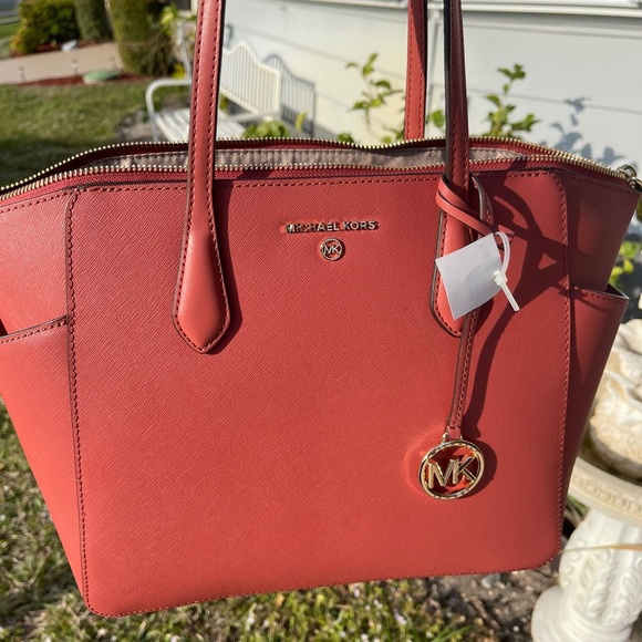 Michael Kors Tote with Structured Shape and Gold Hardware - Picture 1 of 15